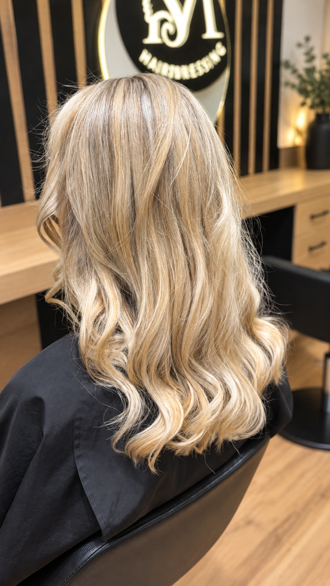 Blonde Wellen Rückansicht – Ergebnis Michael T. Friseursalon Münster