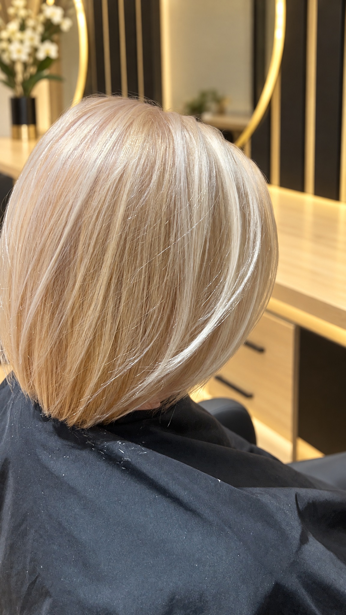 Platinblonder Bob – Coloration Michael T. Friseursalon Münster